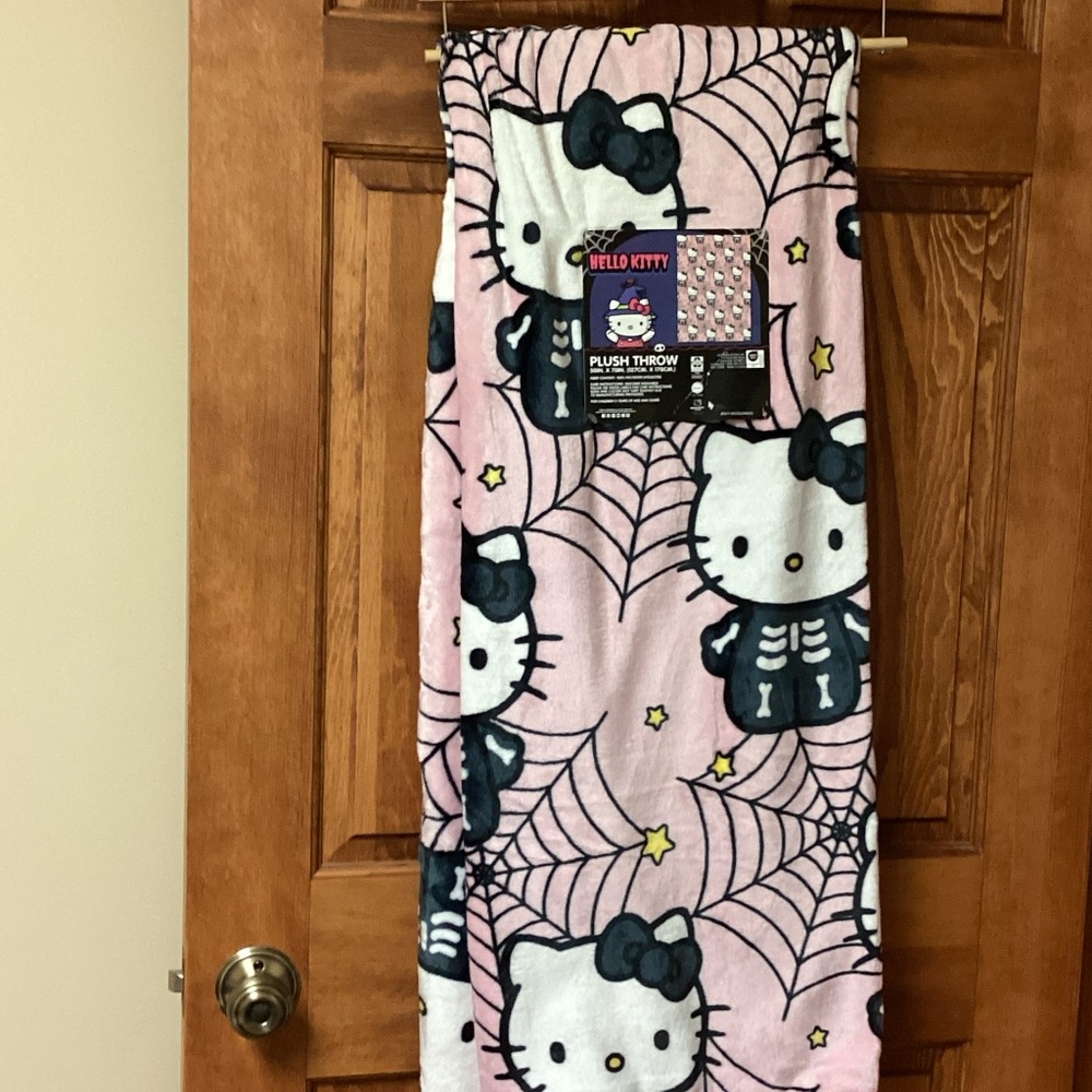 NWT Hello Kitty Skeleton Halloween Blanket